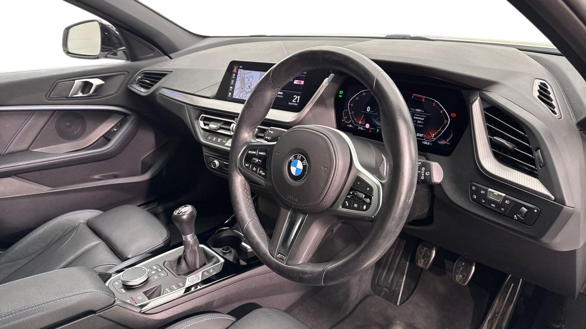BMW 1 Series view 6