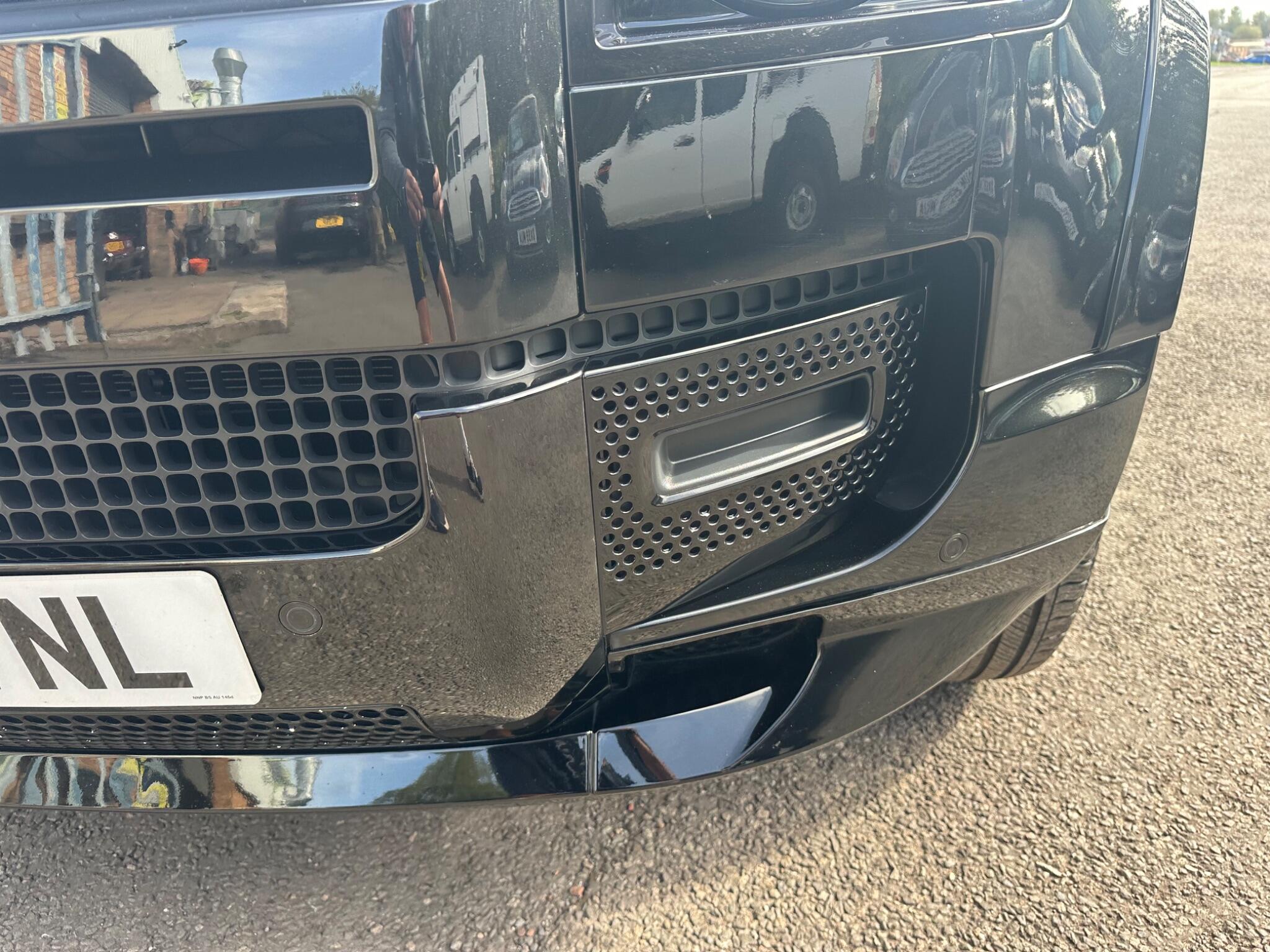 Land Rover Defender view 36