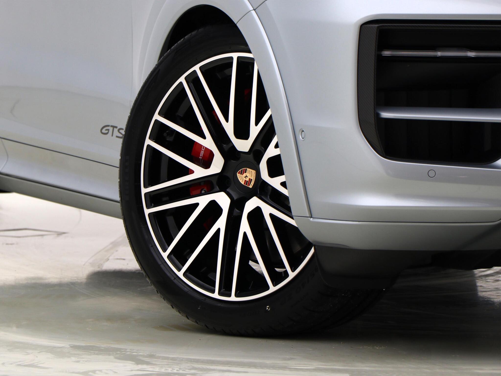 Porsche Cayenne view 9