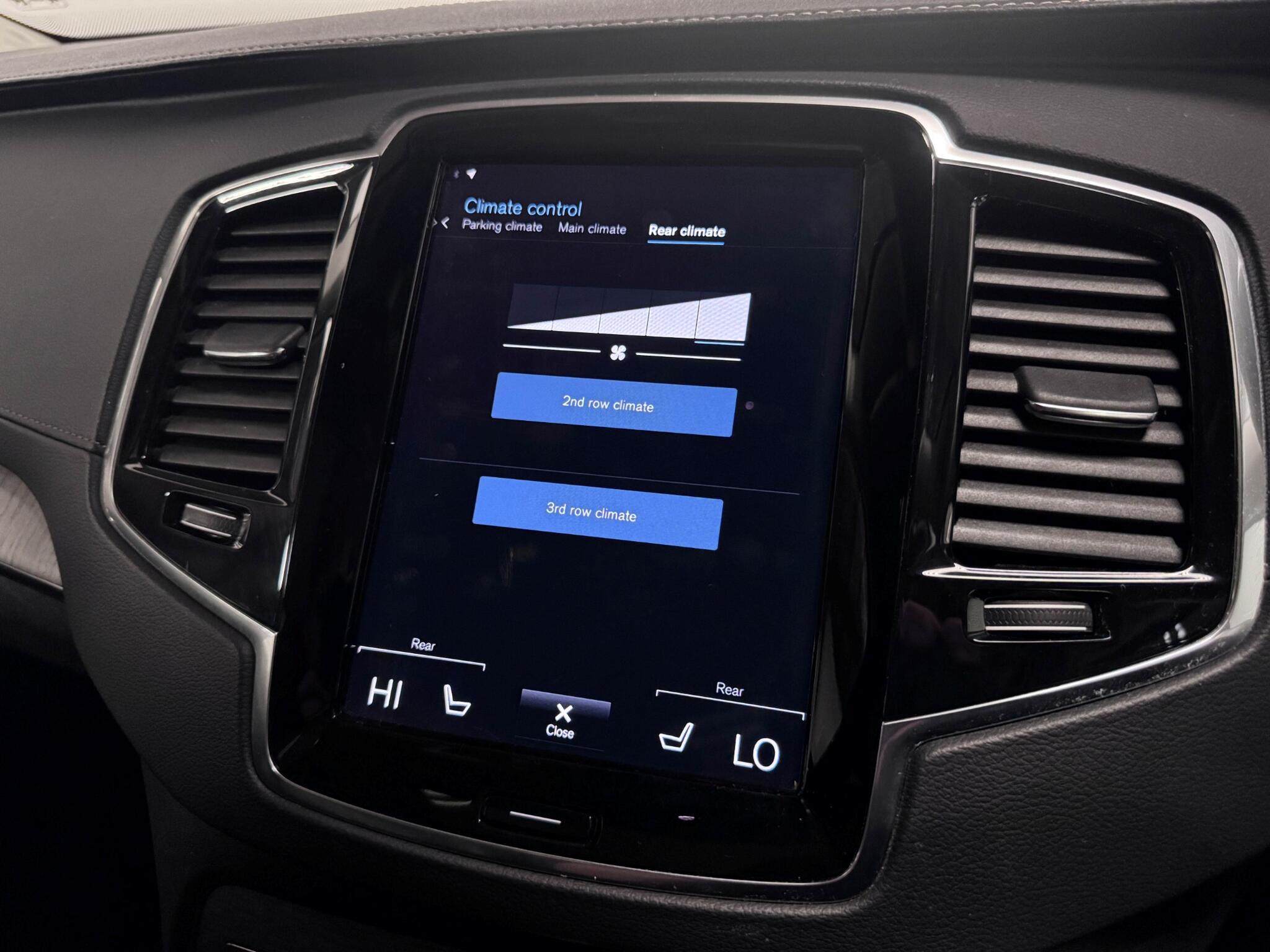 Volvo XC90 view 56