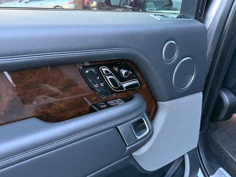 Land Rover Range Rover view 55