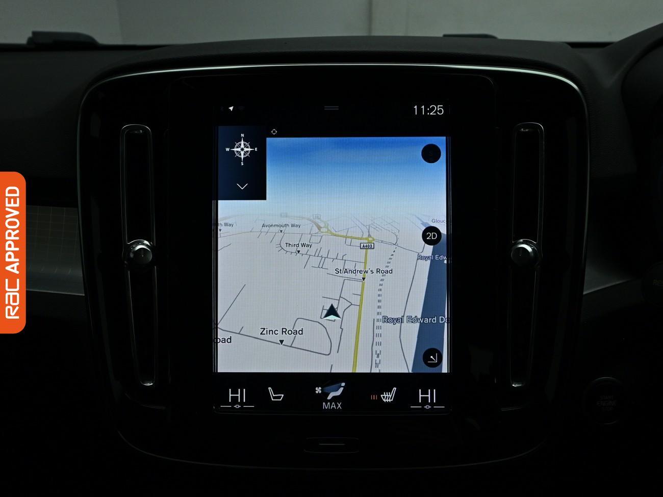 Volvo XC40 view 3