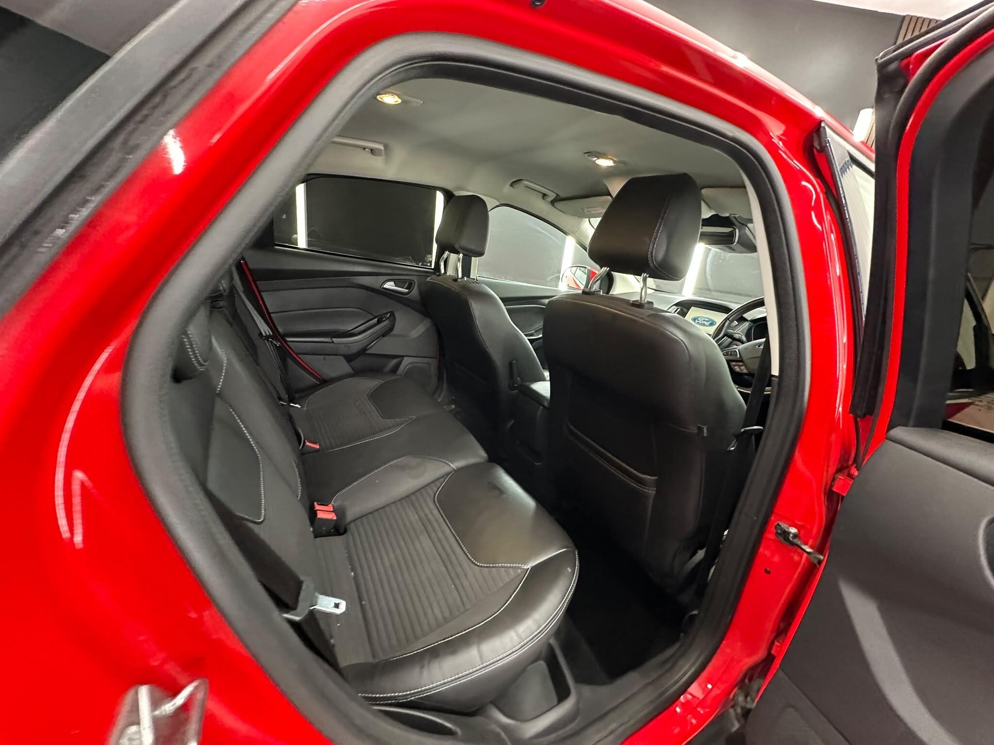 Ford Focus view 26