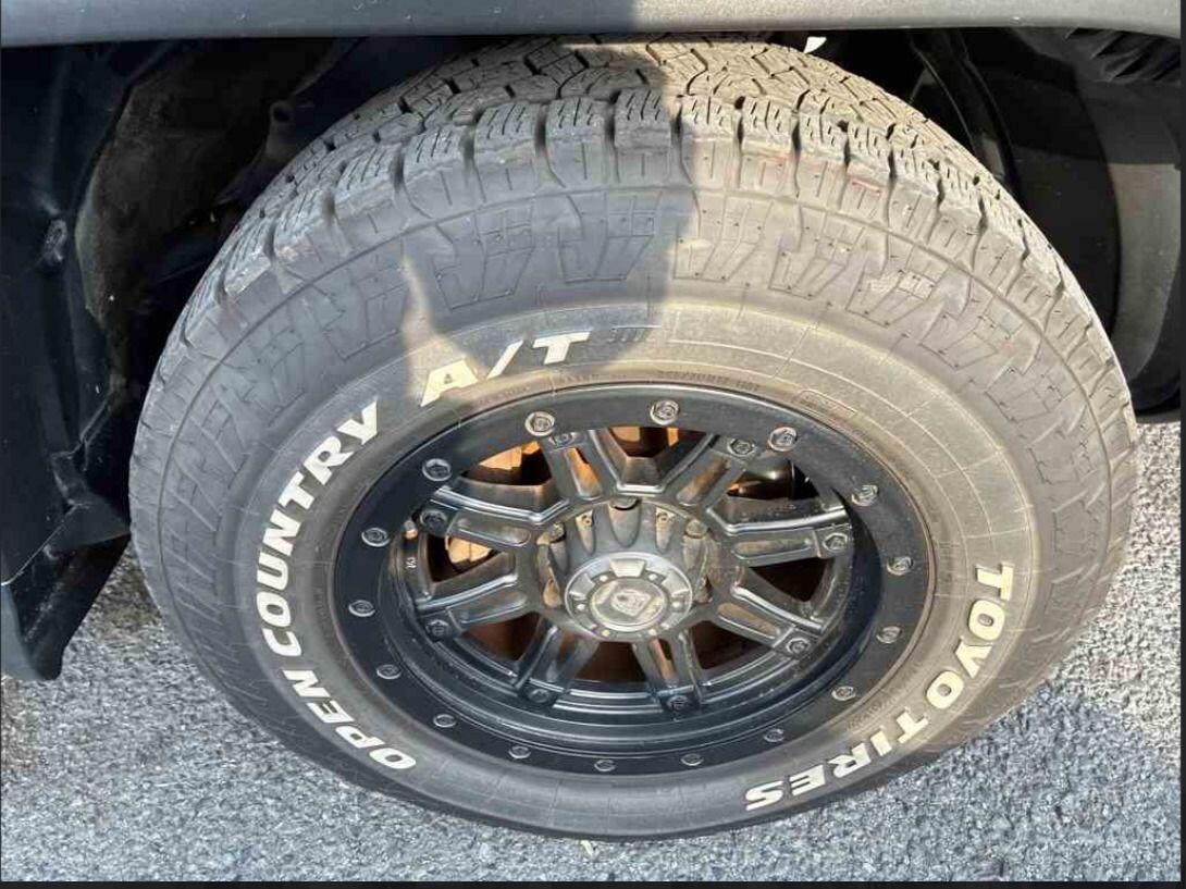 Toyota FJ Cruiser view 8