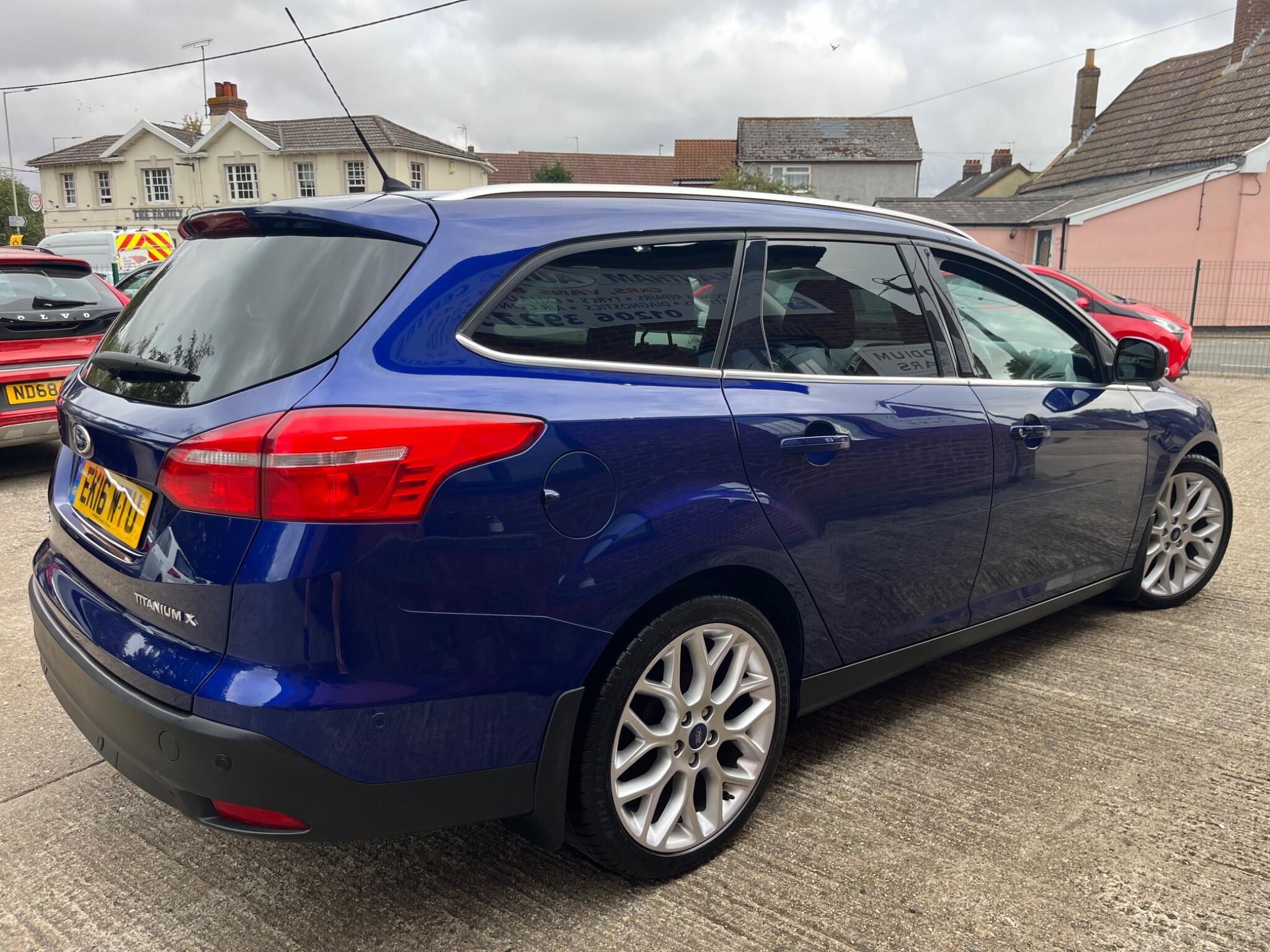 Ford Focus view 7