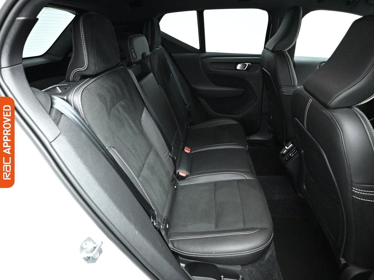 Volvo XC40 view 13