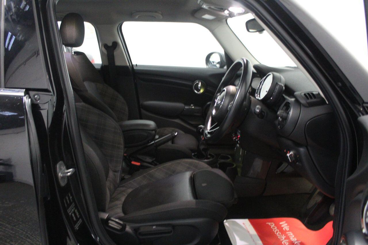 Mini Hatch view 26