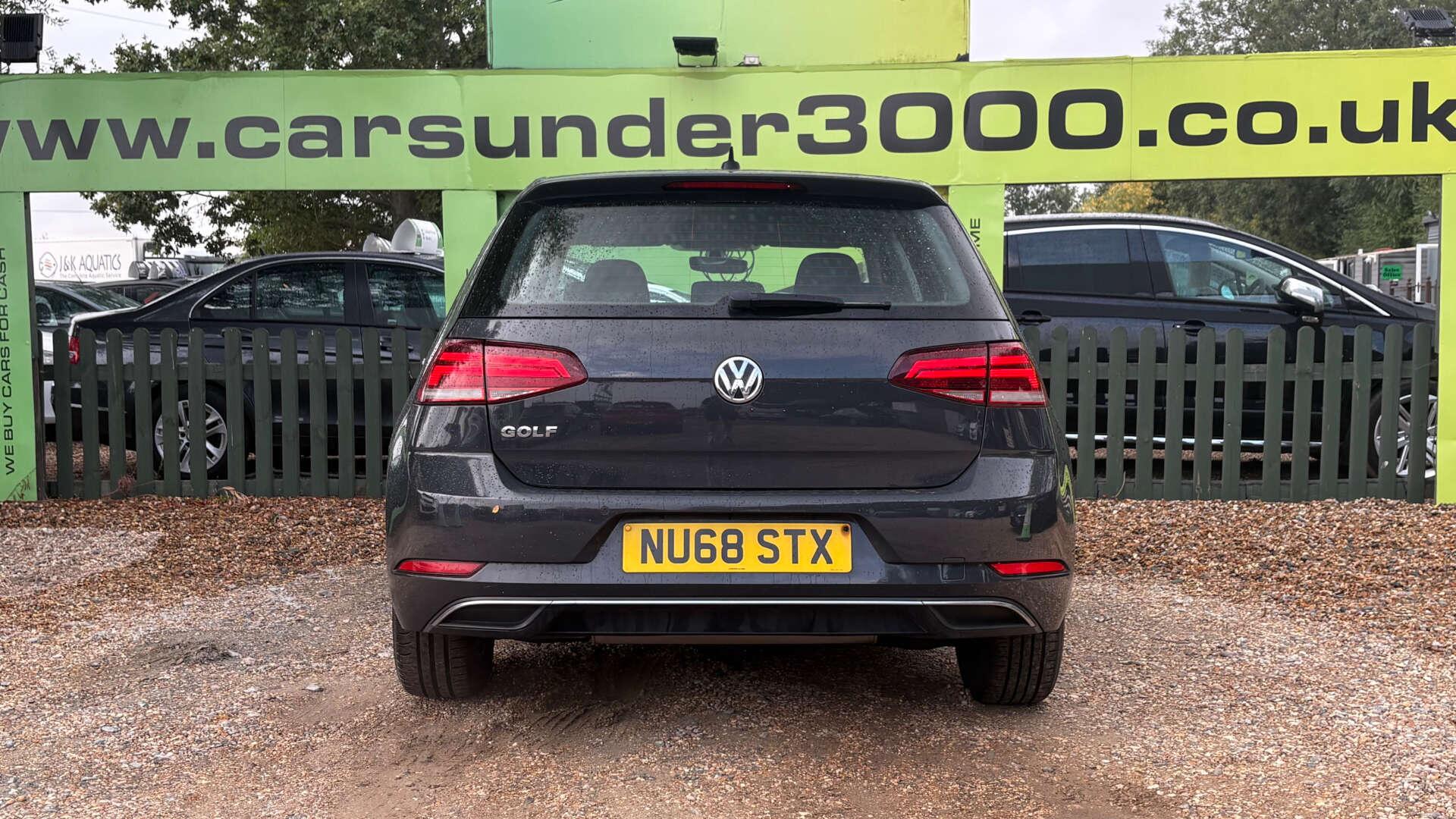 Volkswagen Golf view 4