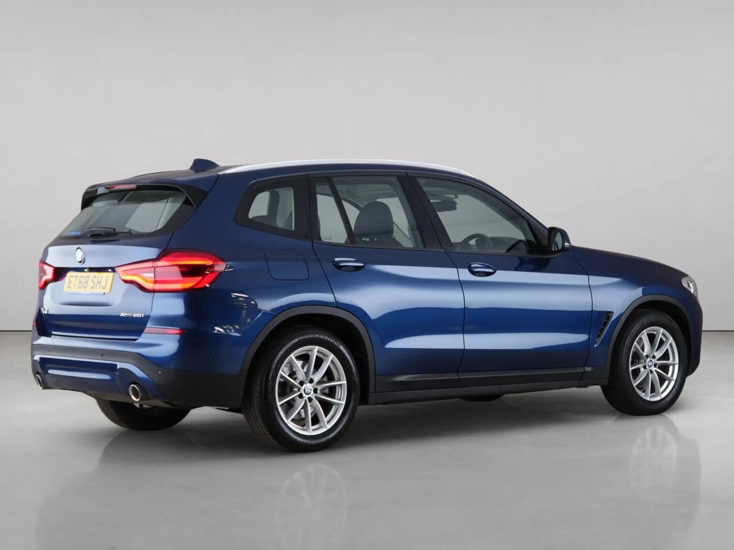 BMW X3 view 11