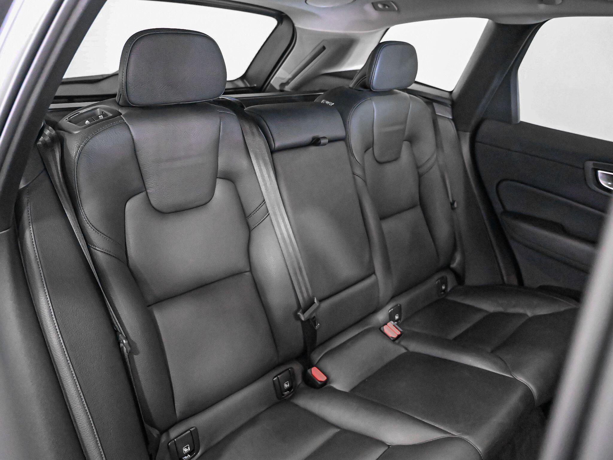 Volvo XC60 view 24