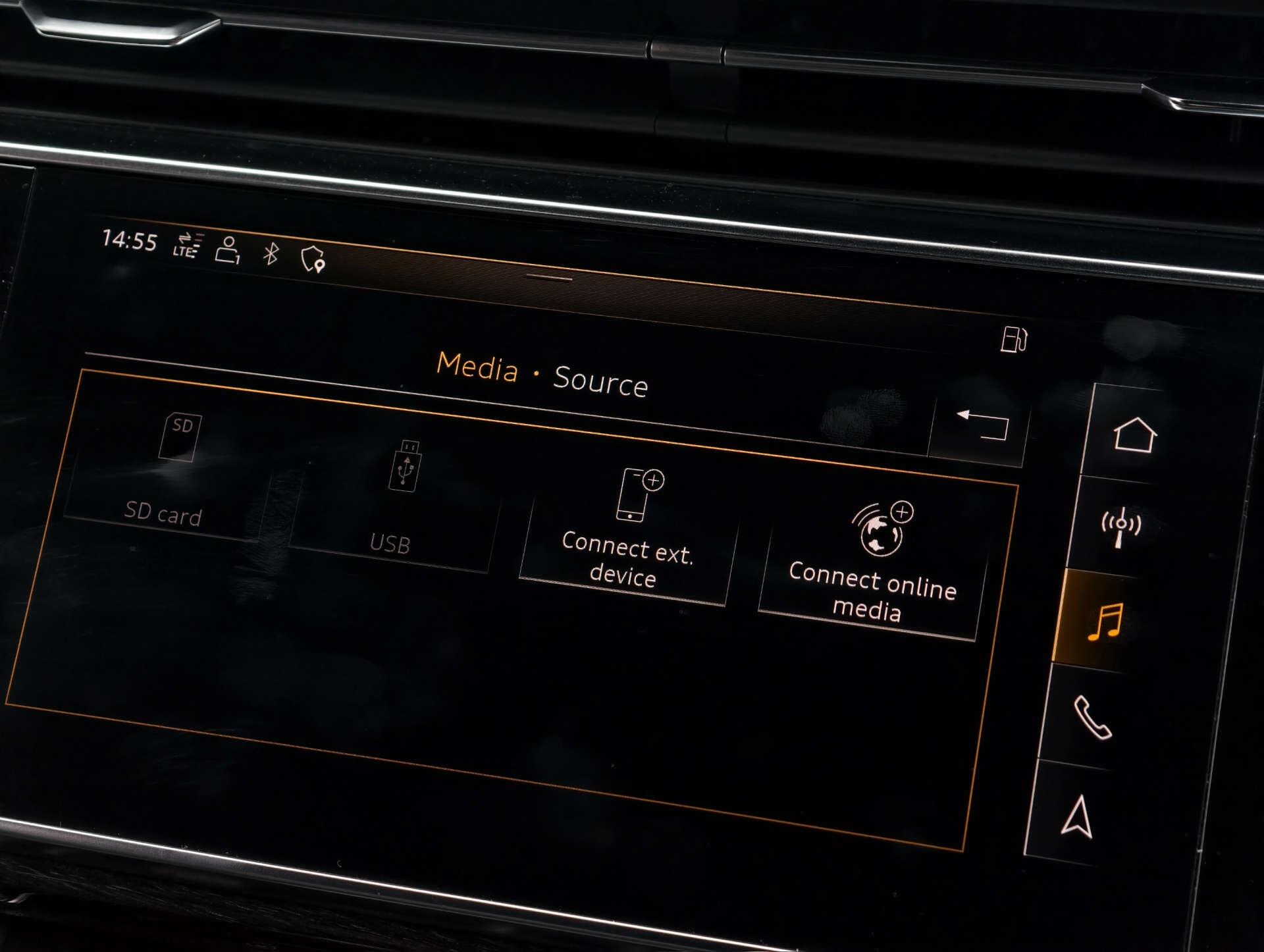 Audi Q8 view 44