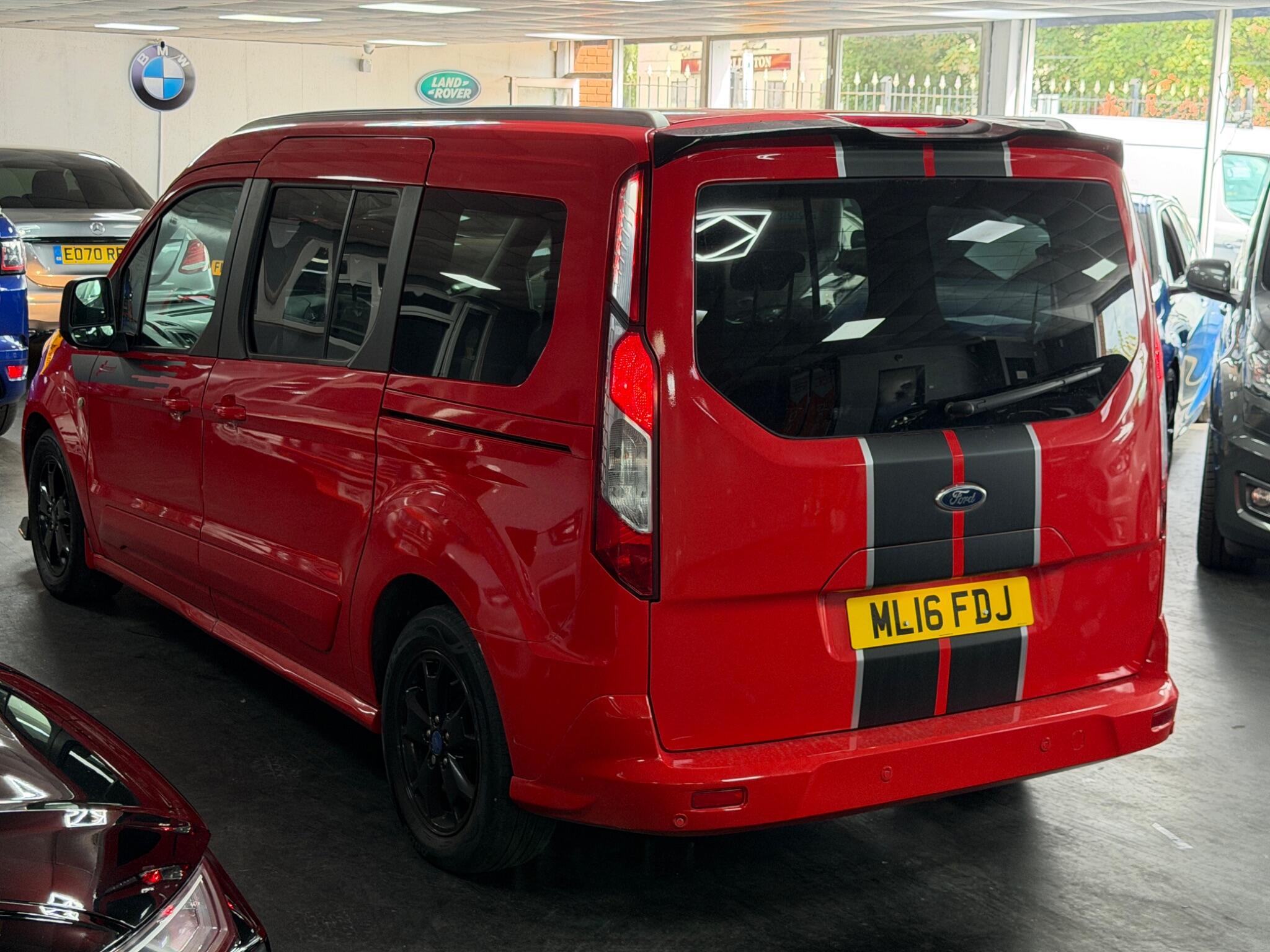 Ford Grand Tourneo Connect view 5