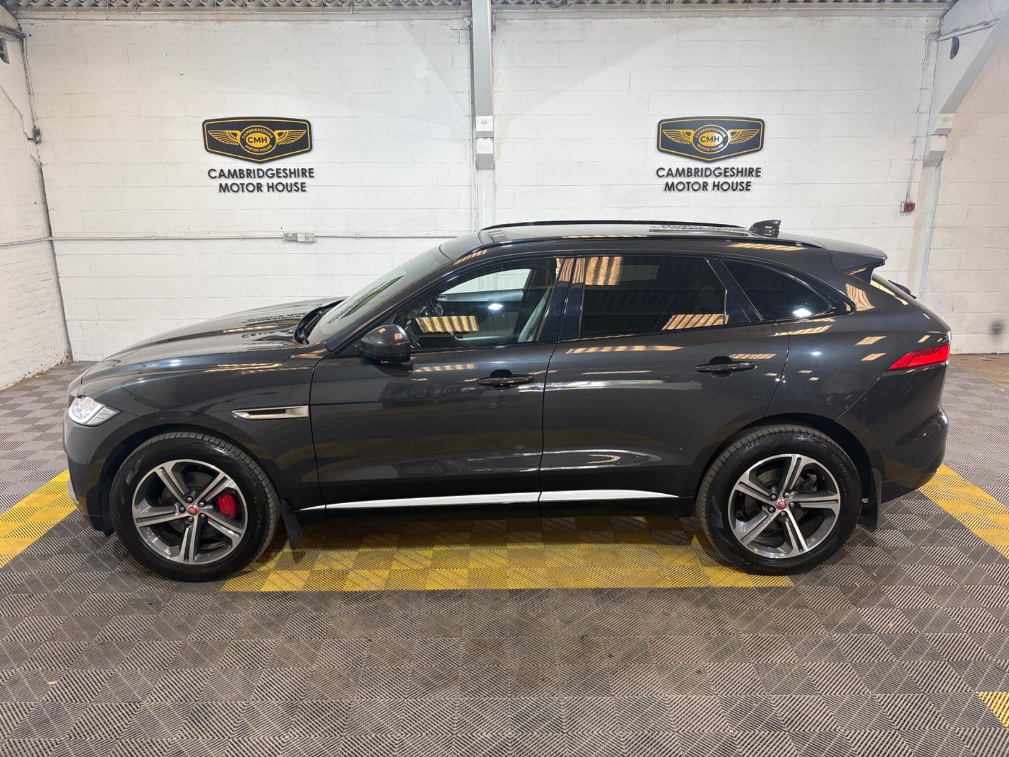 Jaguar F-Pace view 8