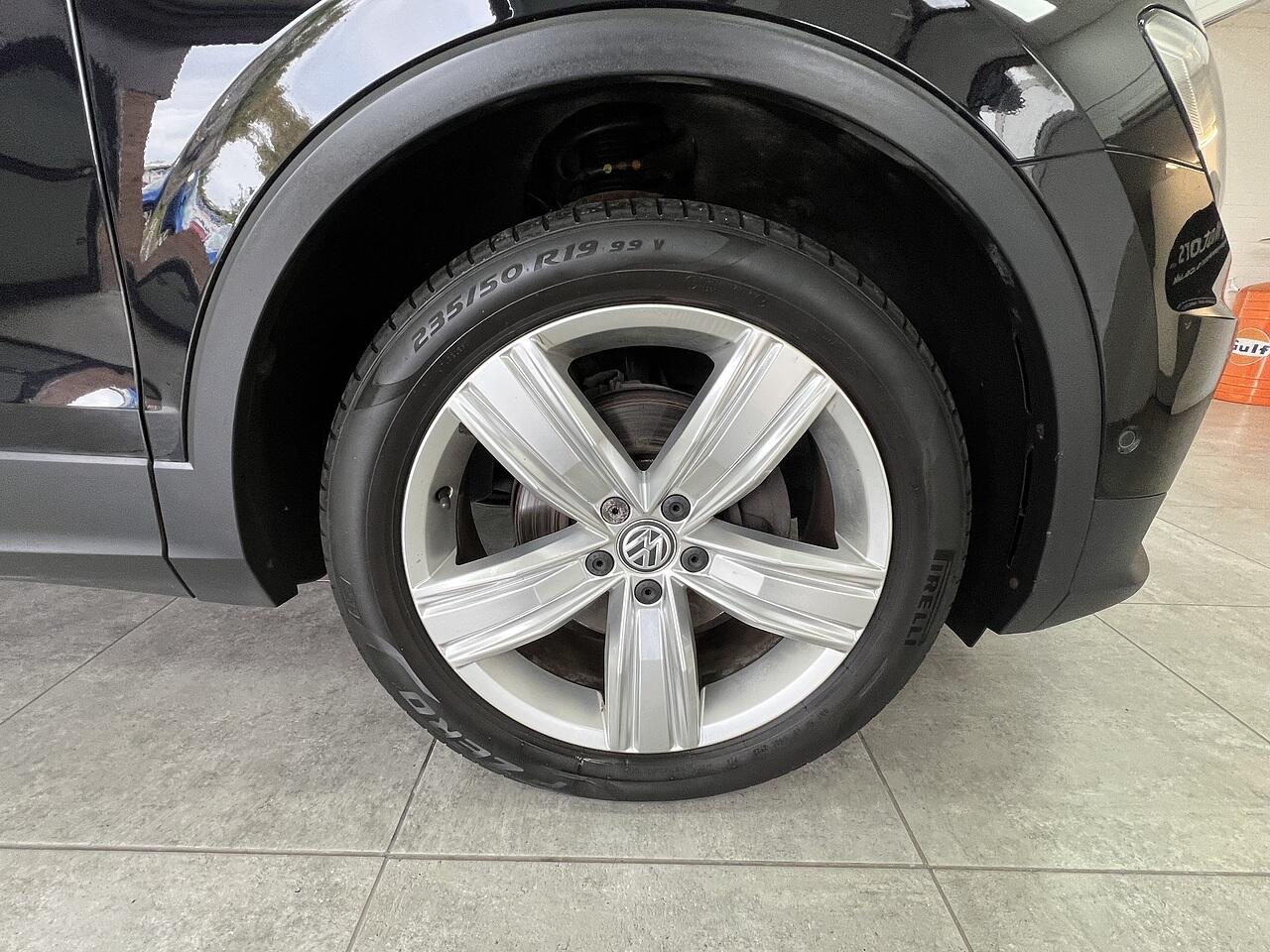 Volkswagen Tiguan view 24