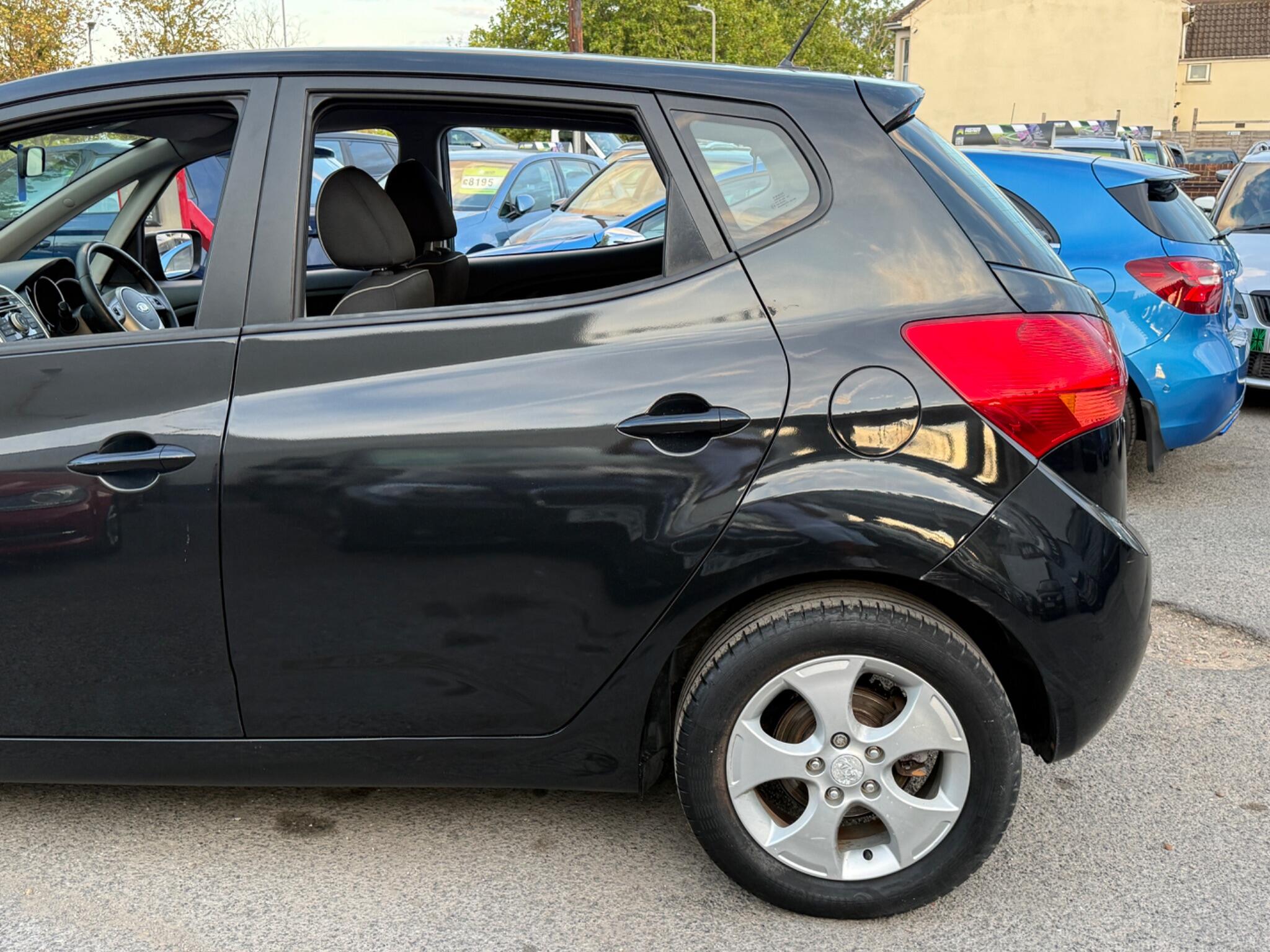 Kia Venga - Image 12