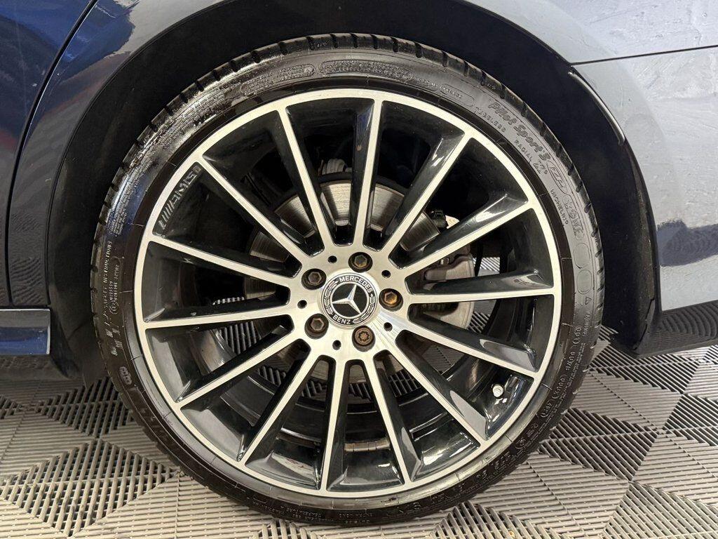 Mercedes-Benz E Class view 26