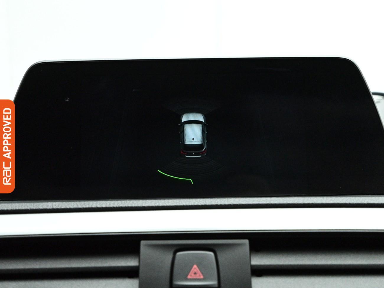 BMW 1 Series view 16
