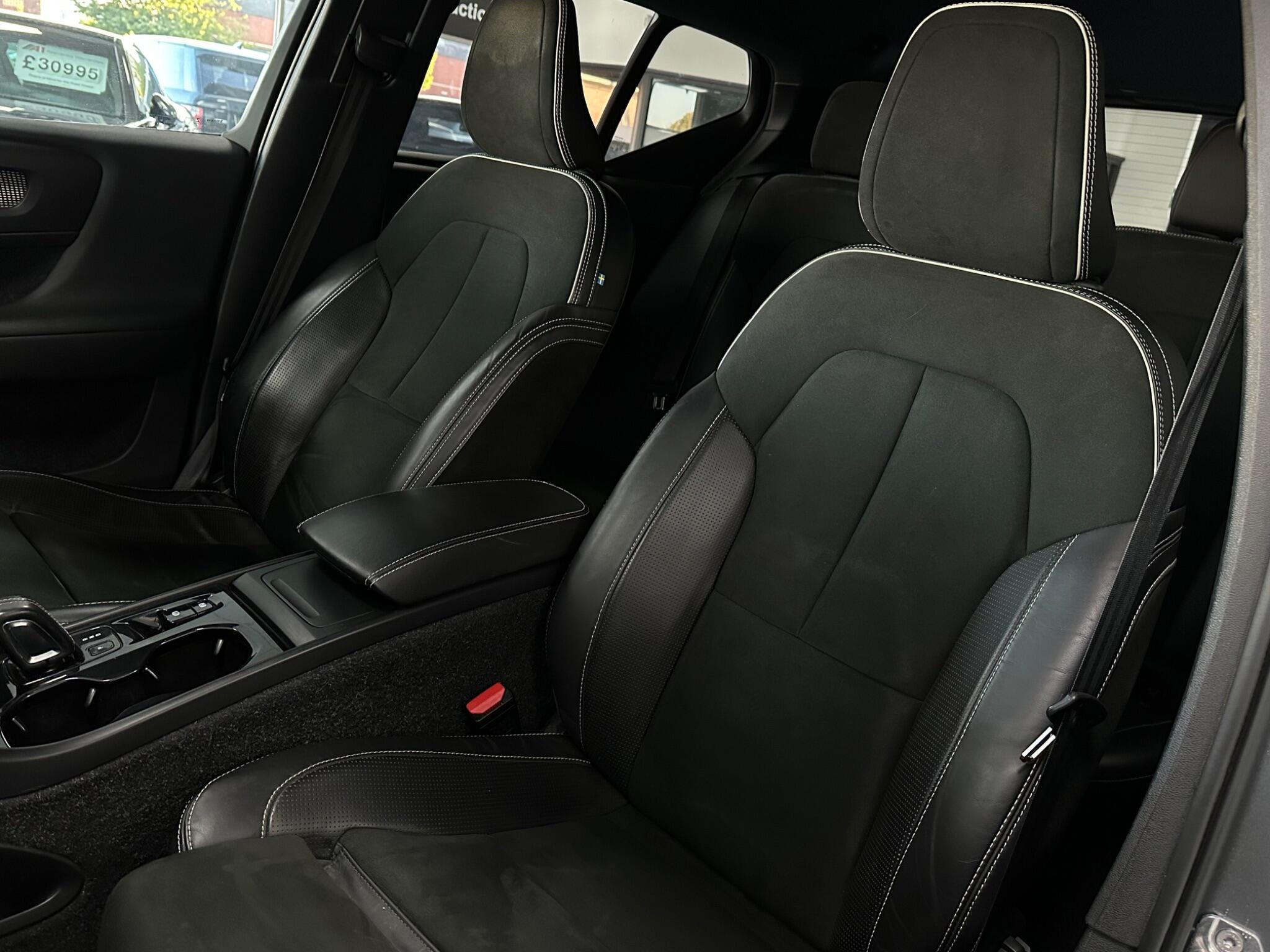 Volvo XC40 view 40