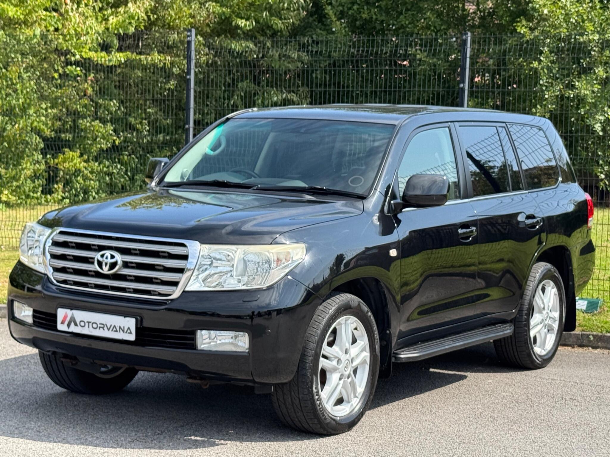 Toyota Land Cruiser view 3