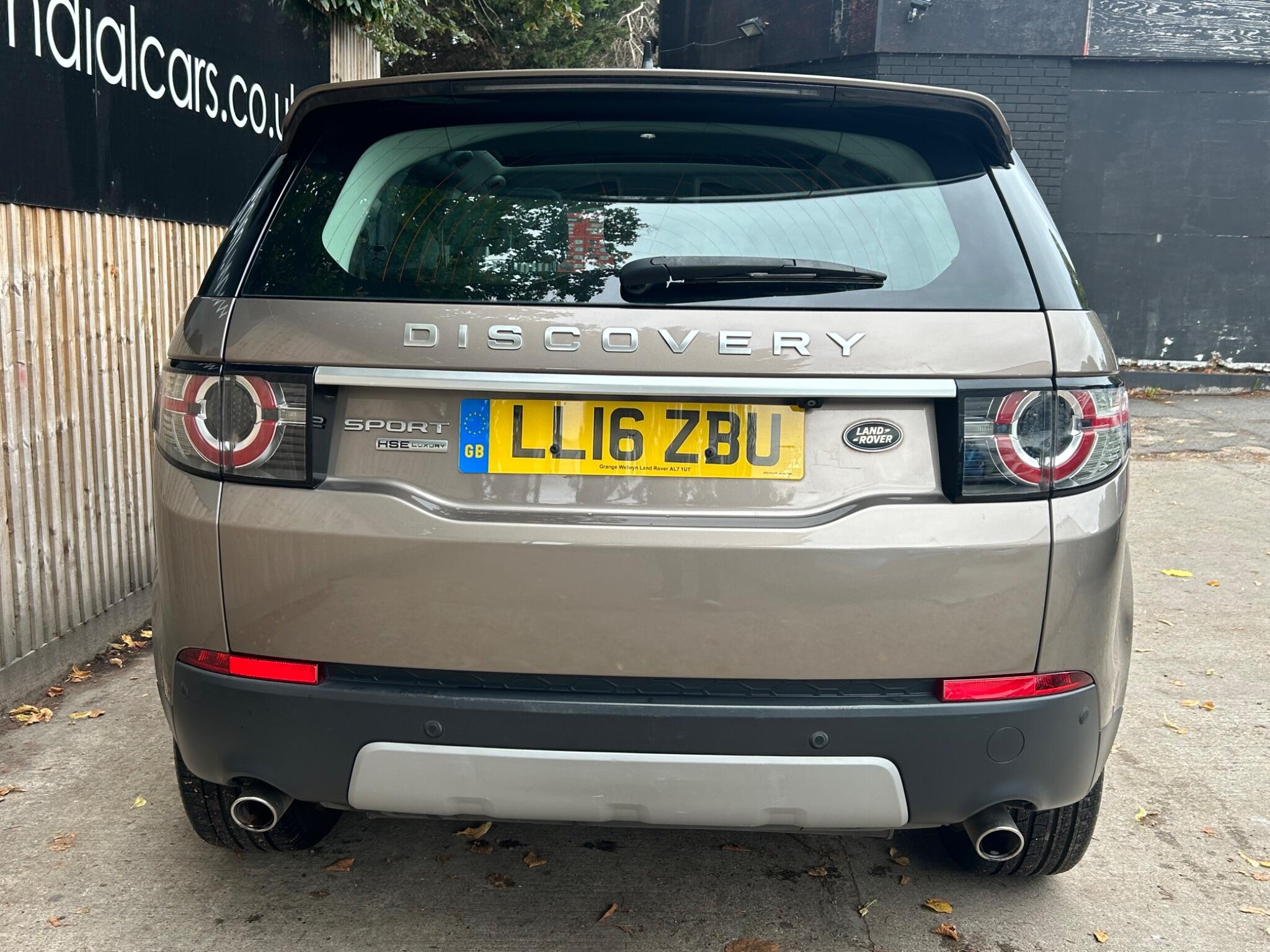 Land Rover Discovery Sport view 18