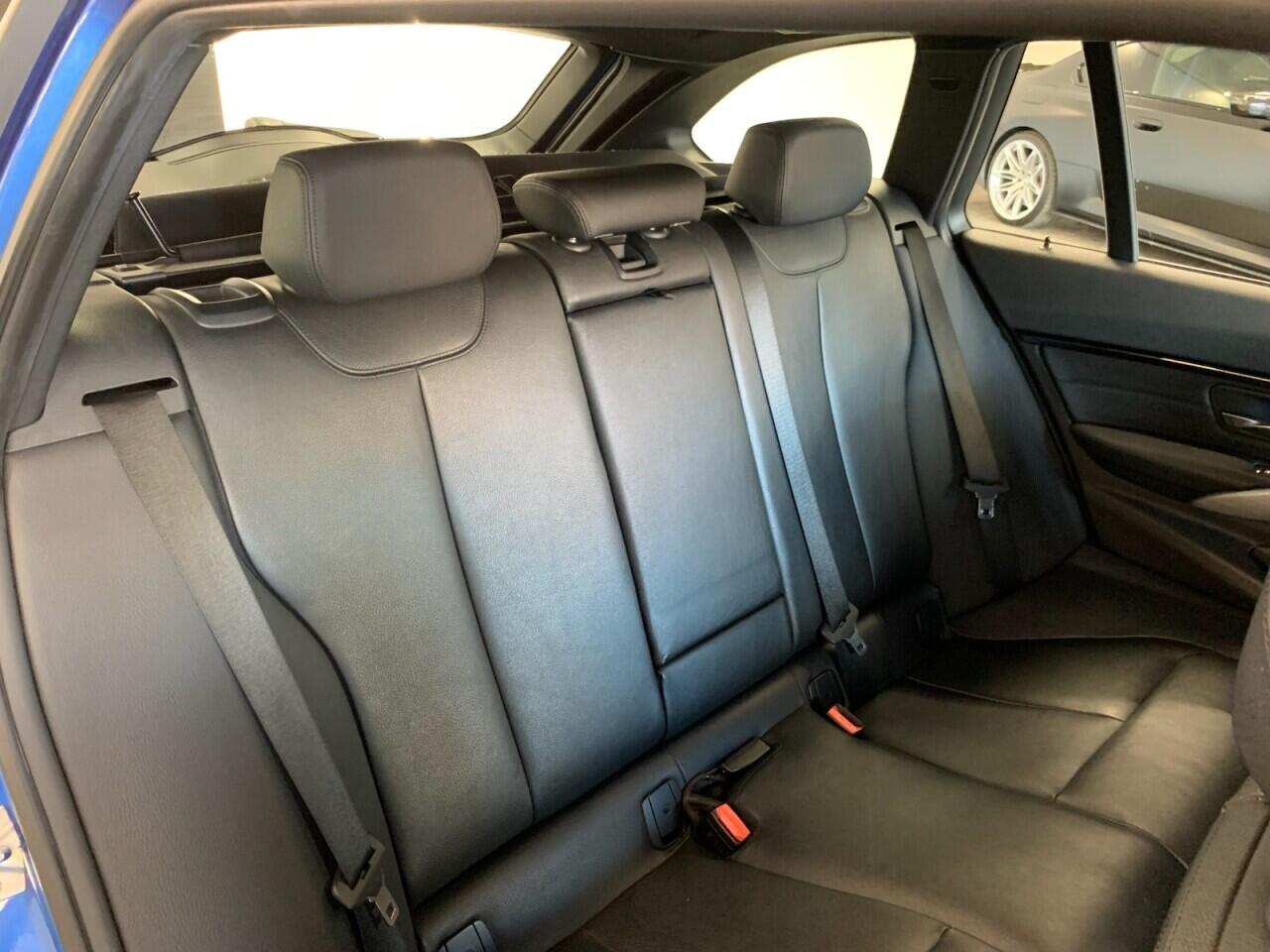 BMW 3 Series view 25