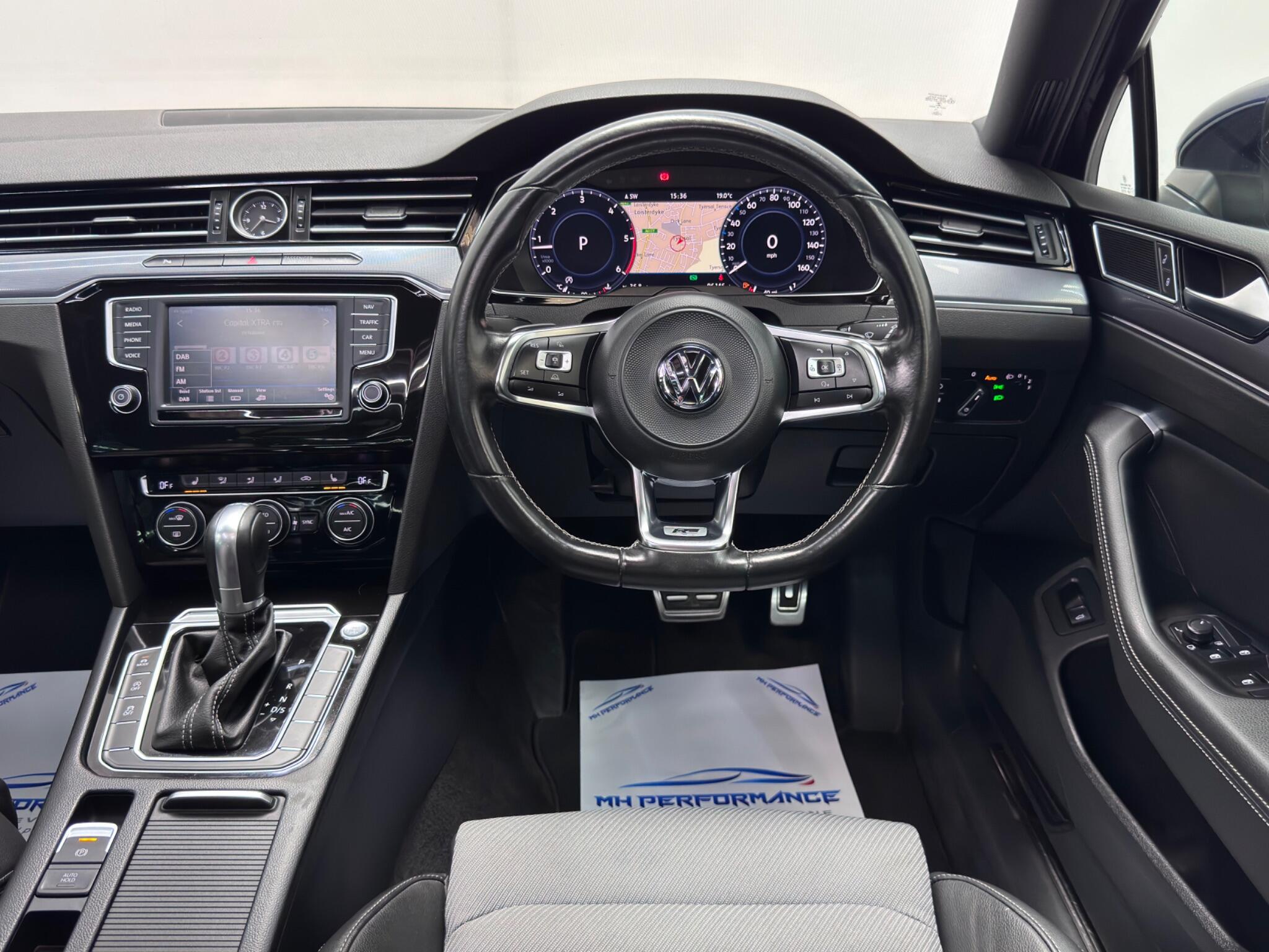 Volkswagen Passat view 9