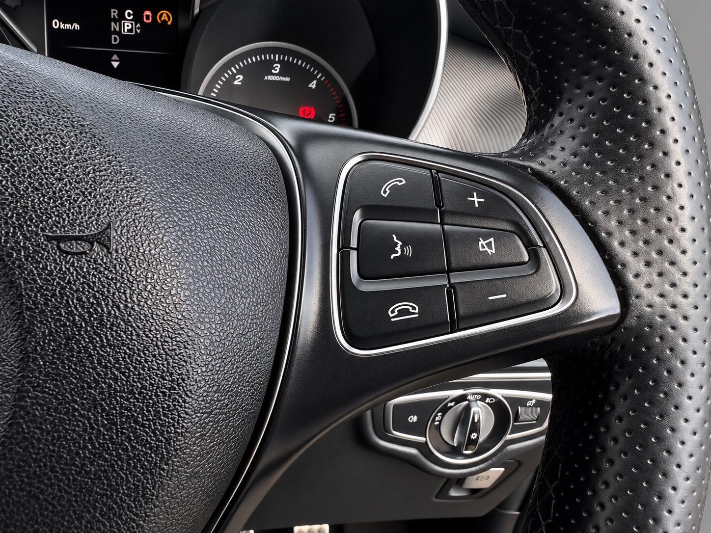 Mercedes-Benz V-Class view 26