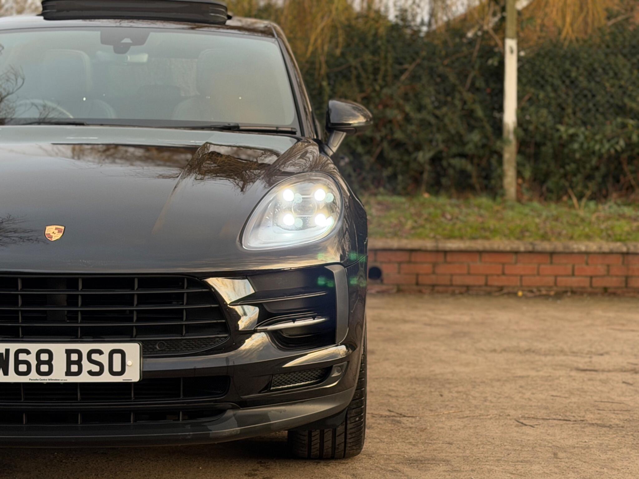 Porsche Macan view 7