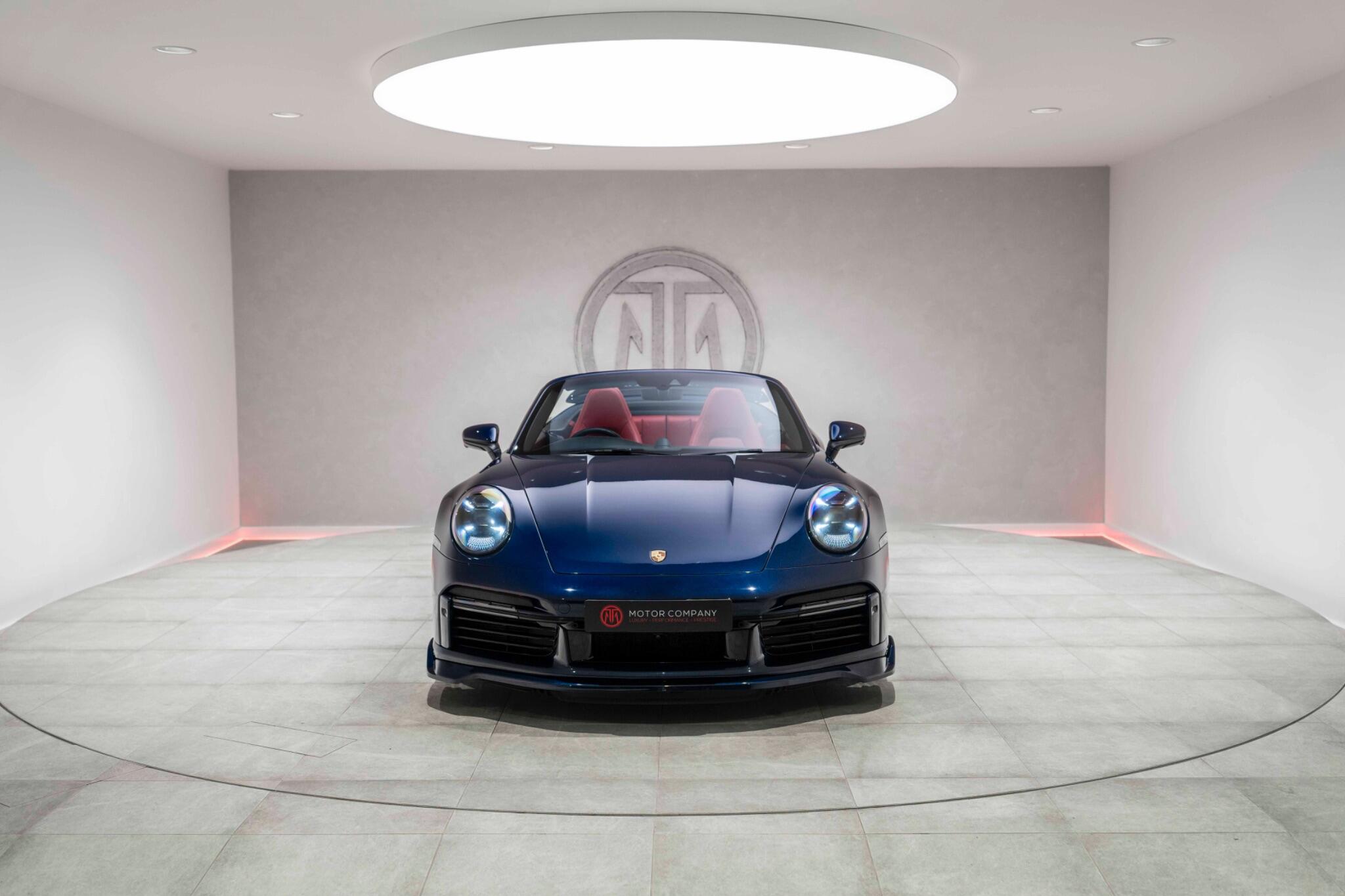 Porsche 911 view 6