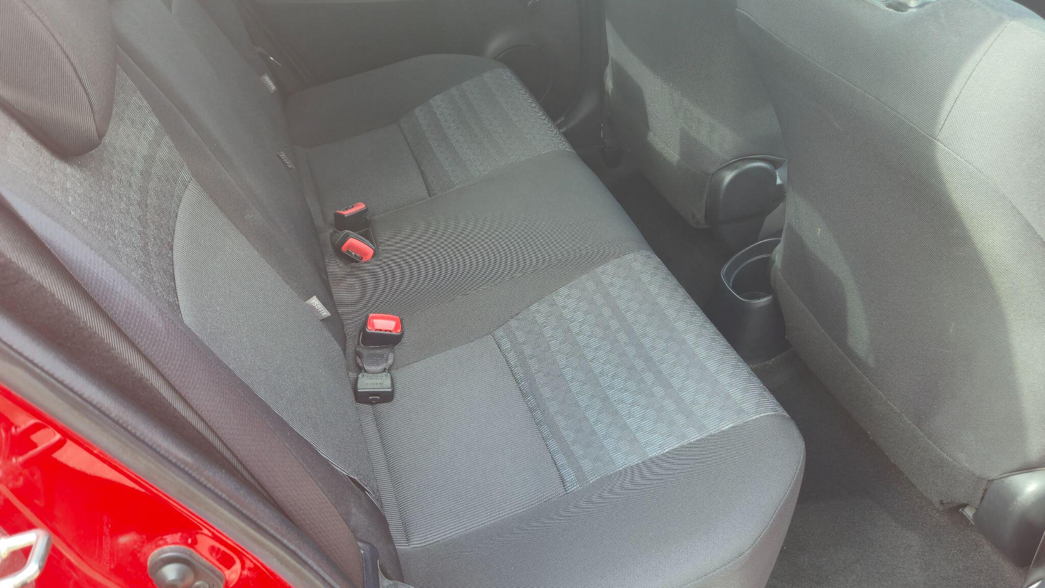 Toyota Yaris view 27