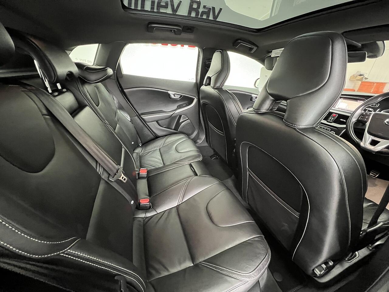 Volvo V40 view 15