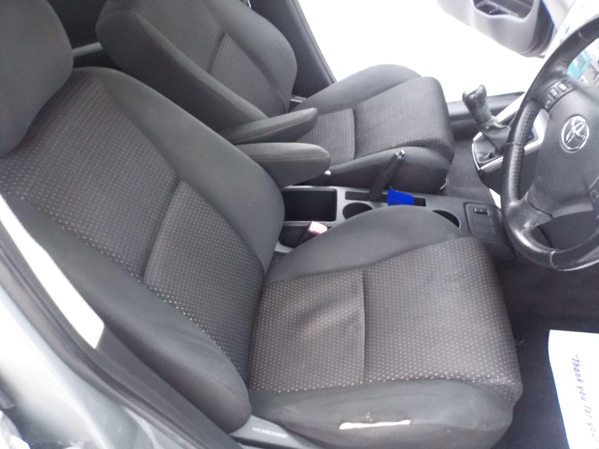 Toyota Corolla Verso 2.2 D-4D SR 5dr