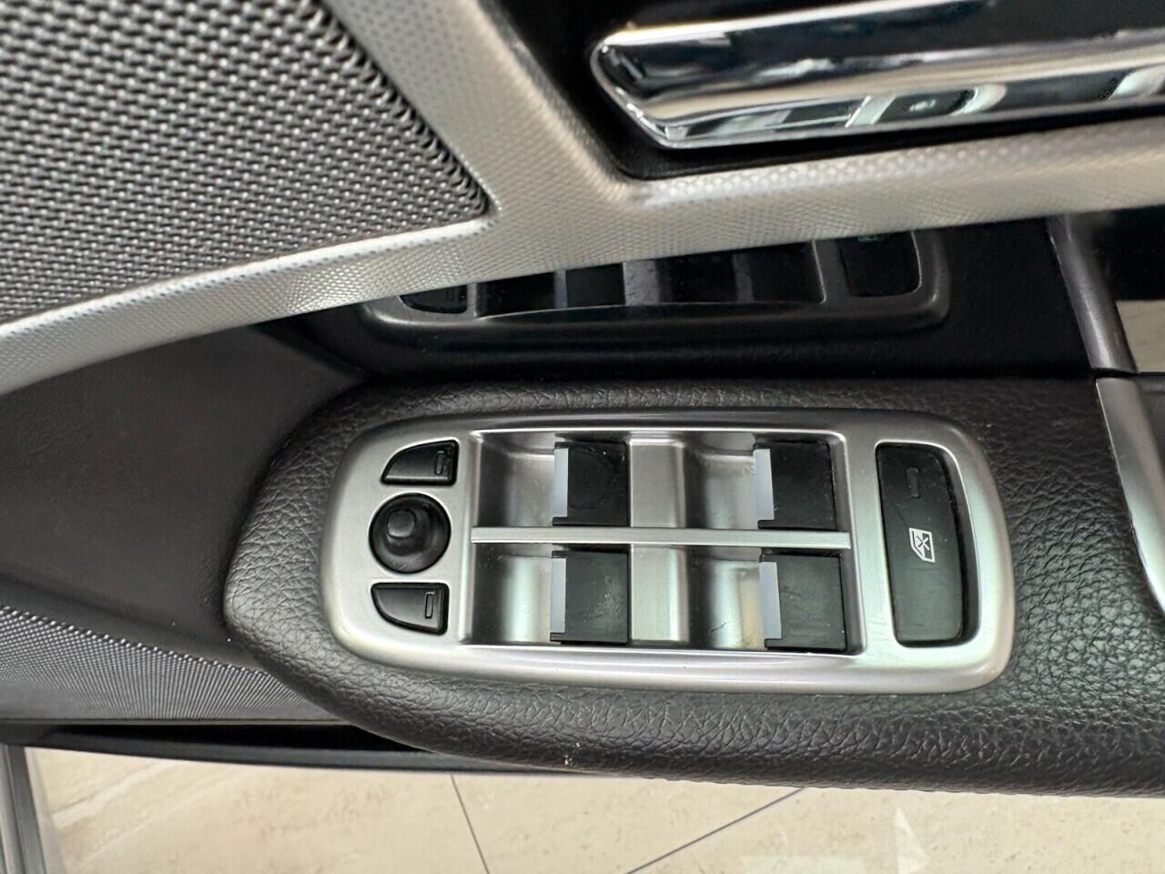 Jaguar XF view 14