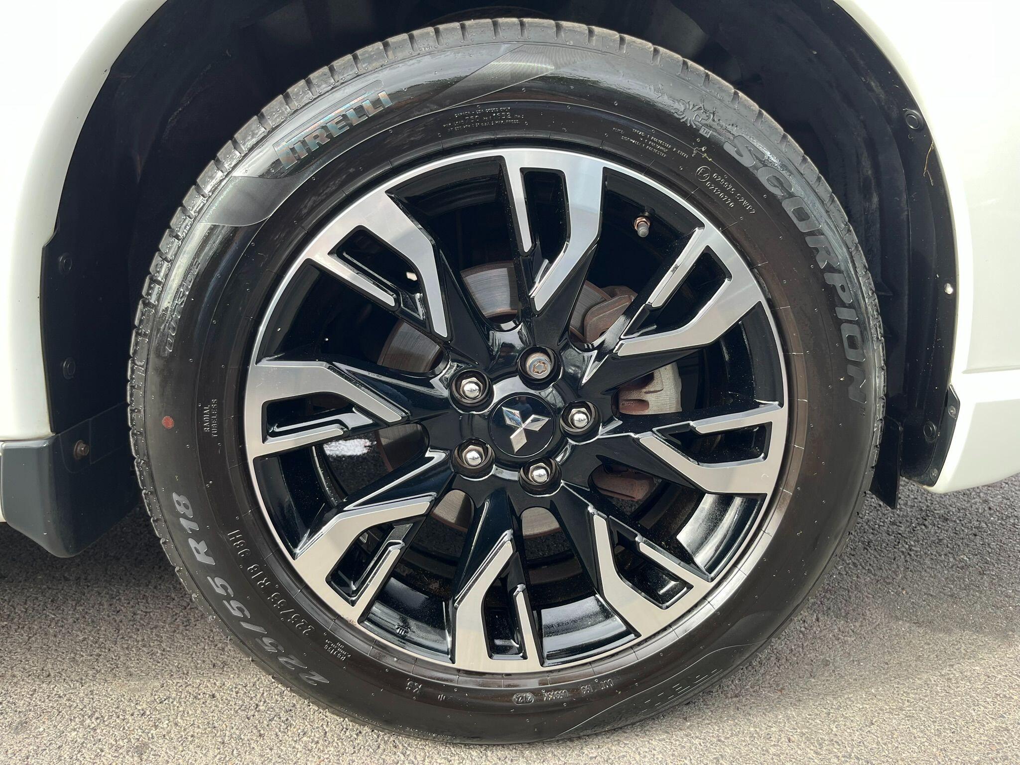 Mitsubishi Outlander view 40