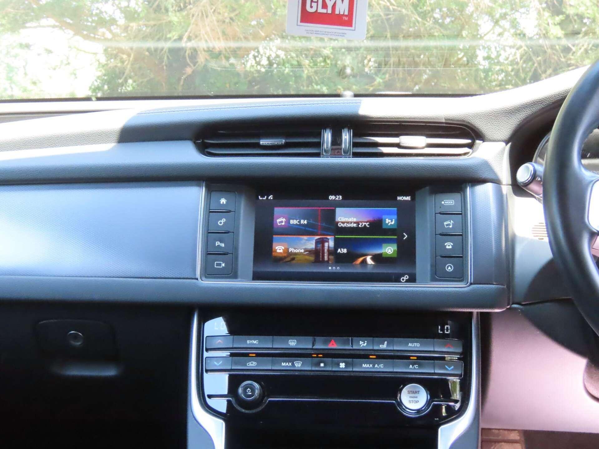 Jaguar XF view 11
