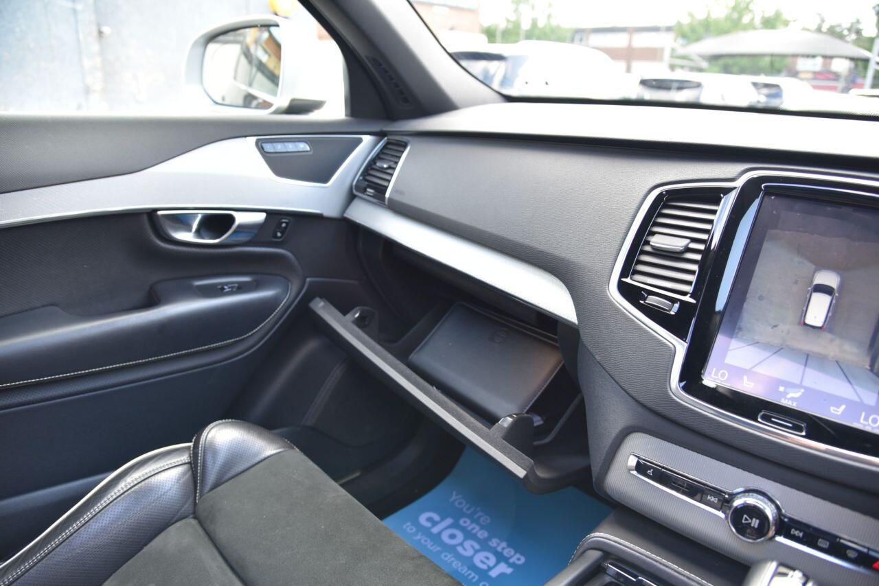 Volvo XC90 view 42