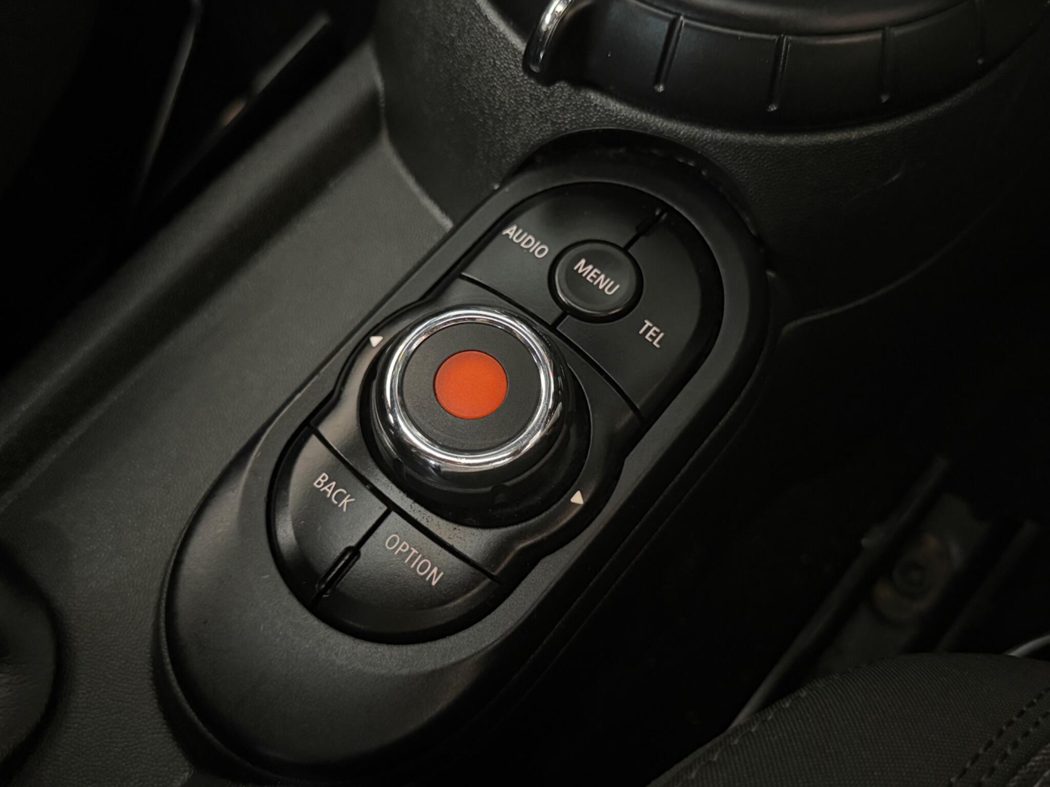 Mini Hatch view 41