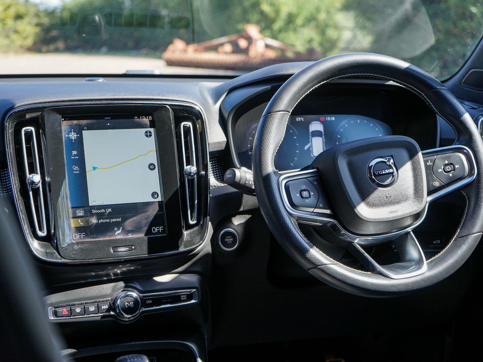 Volvo XC40 view 14