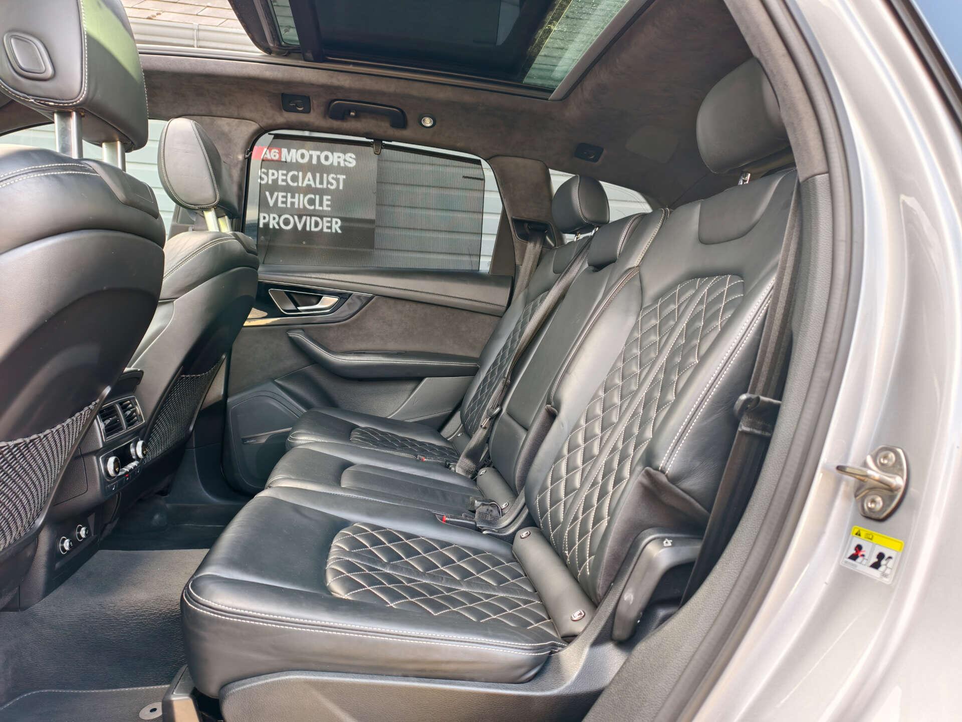 Audi Q7 view 25