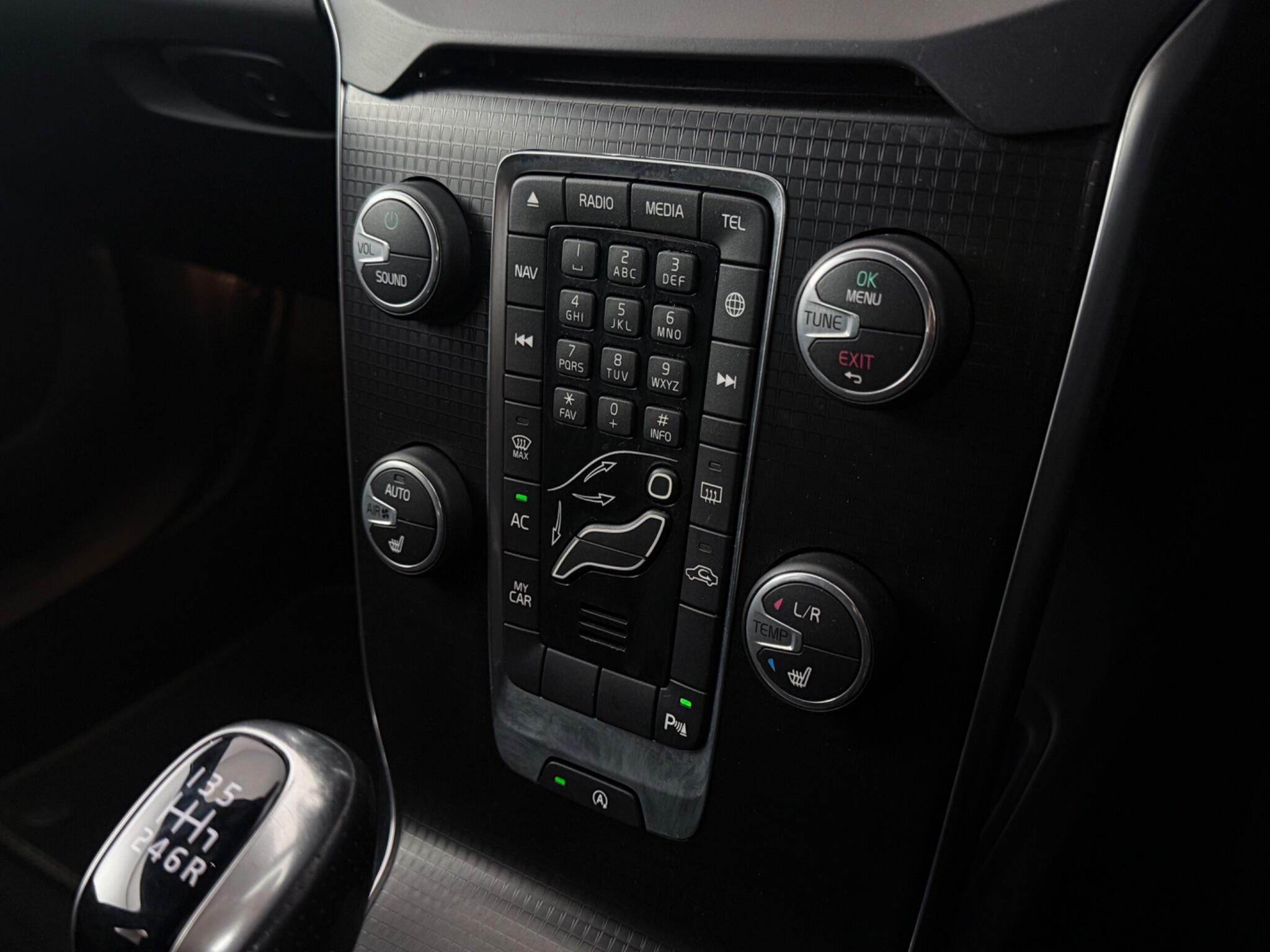 Volvo V40 view 18