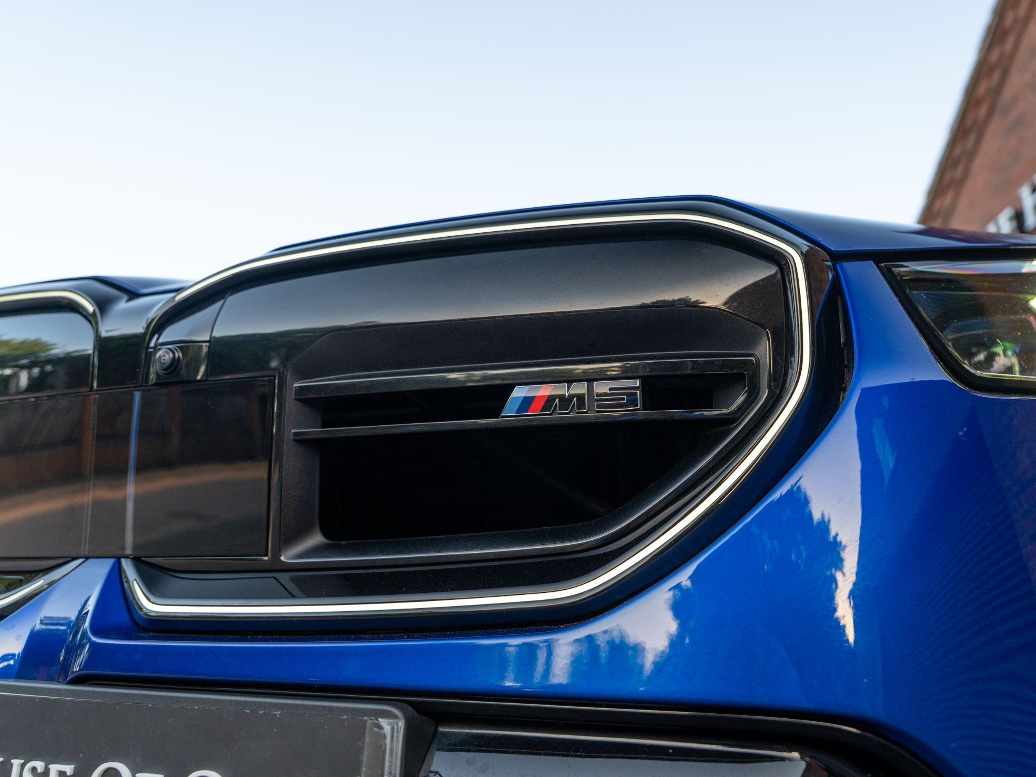 BMW M5 view 16