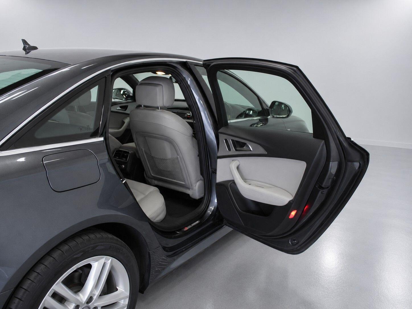 Audi A6 view 26