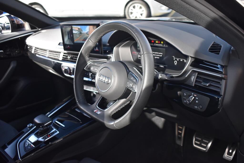 Audi A4 view 26