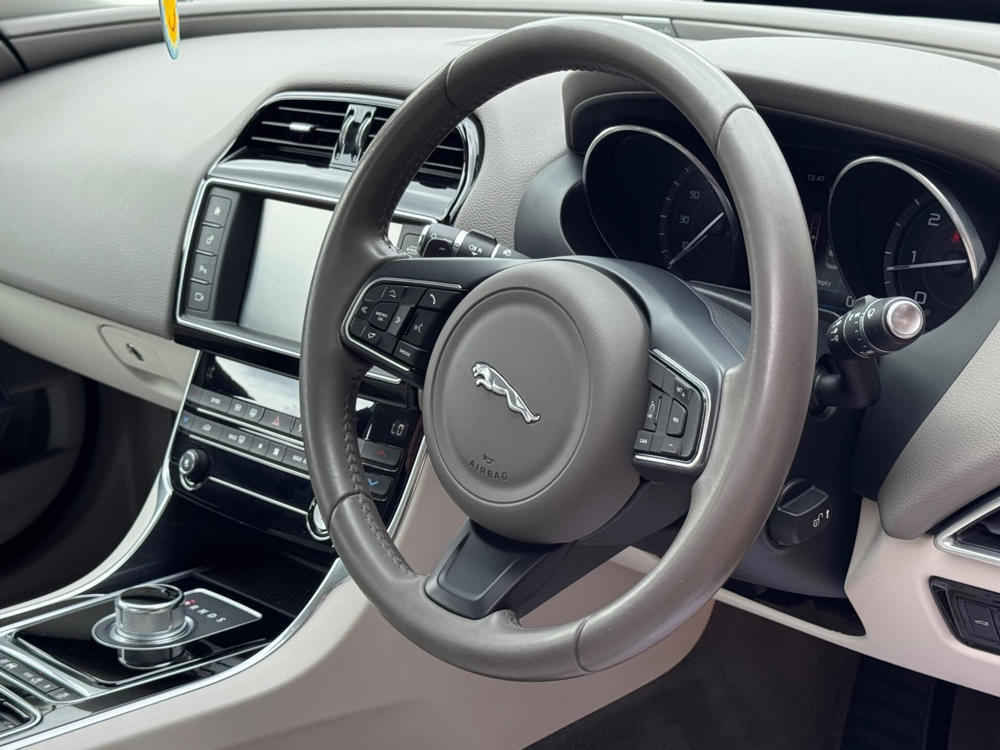 Jaguar Xe view 13