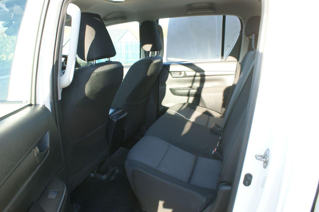 Toyota Hilux view 28