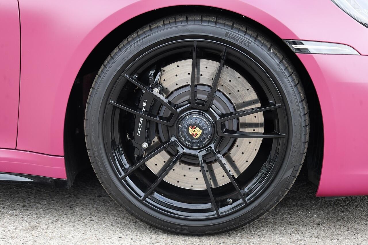 Porsche 911 view 38