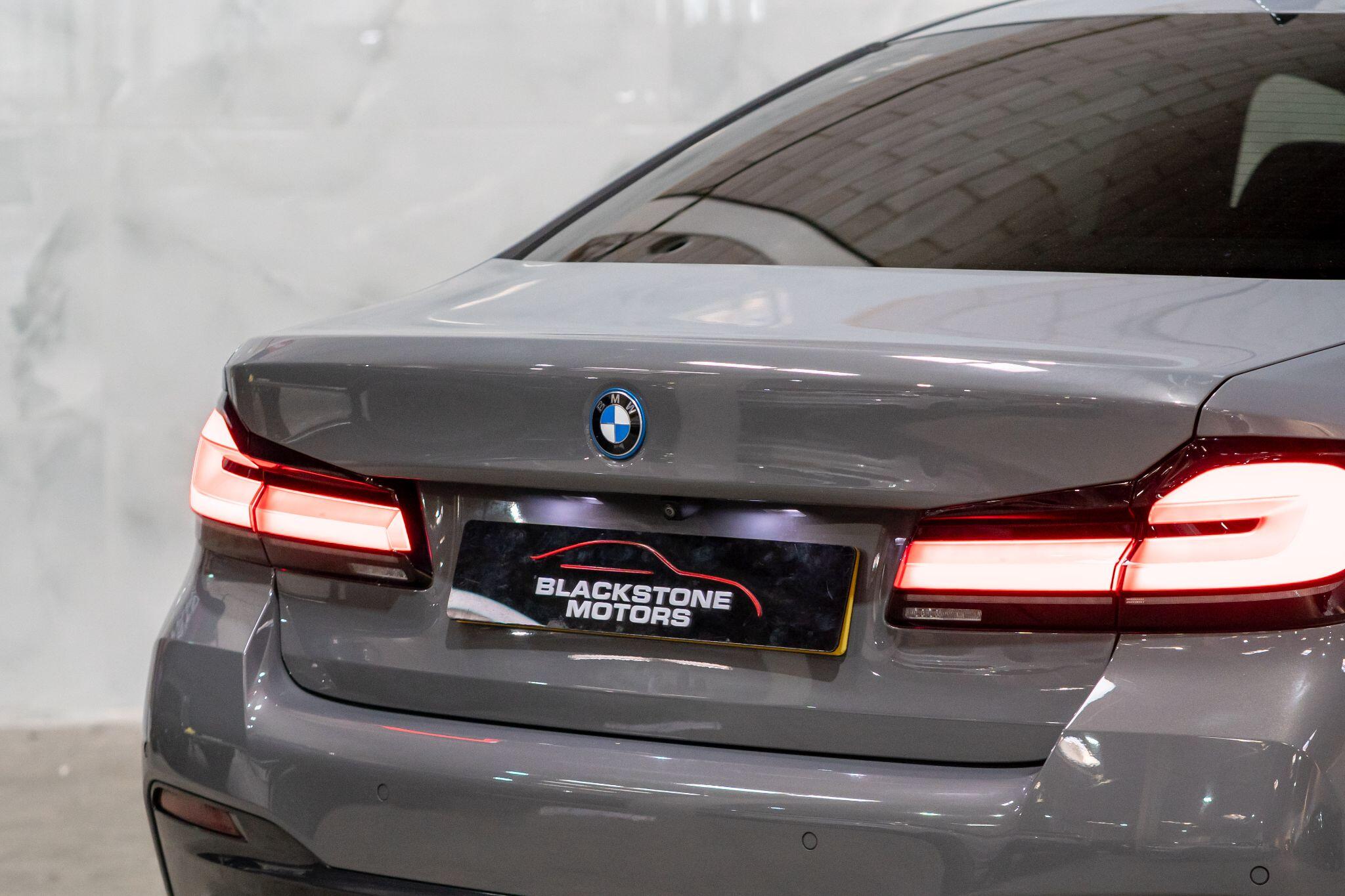 BMW 5 Series view 7