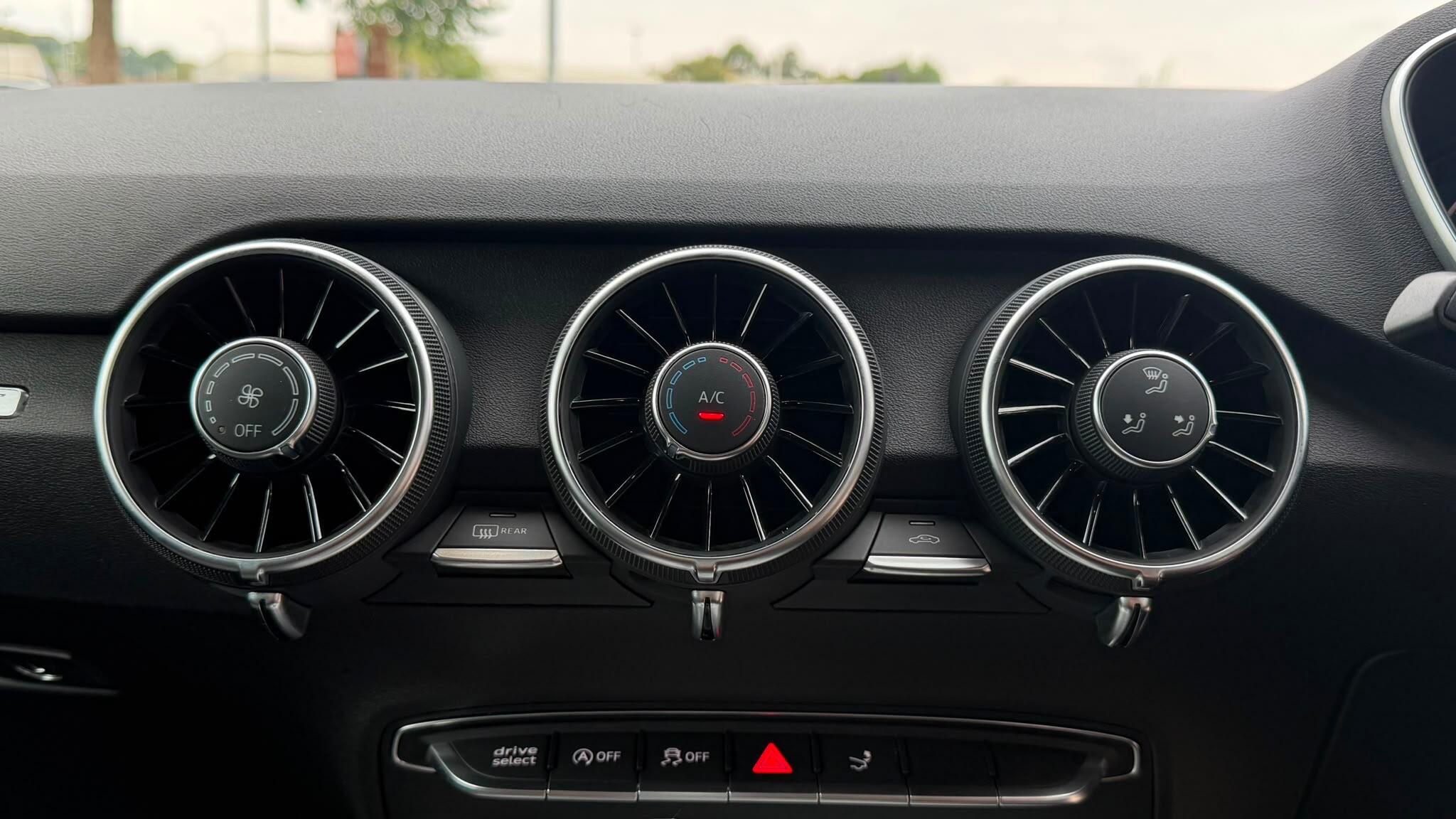 Audi TT view 17