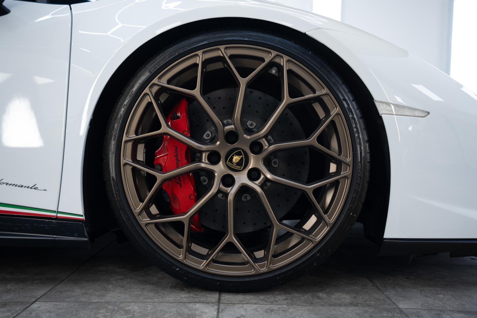 Lamborghini Huracan view 5