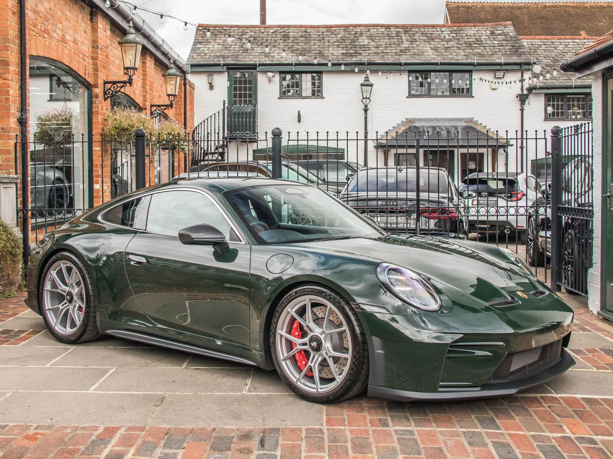 Porsche 911 view 5